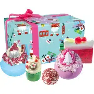 Bomb Cosmetic Chillin' With My Gnomies Wrapped Gift Set